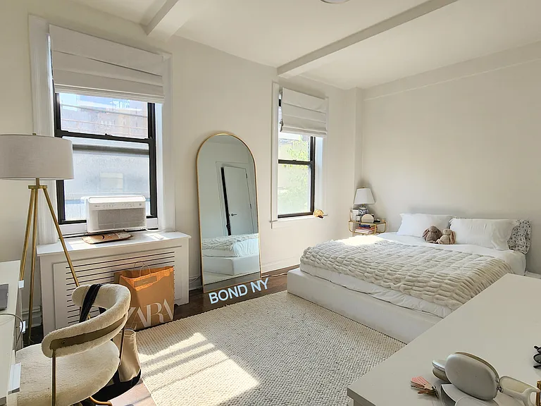 156 E 37th St #1A — Photo 1