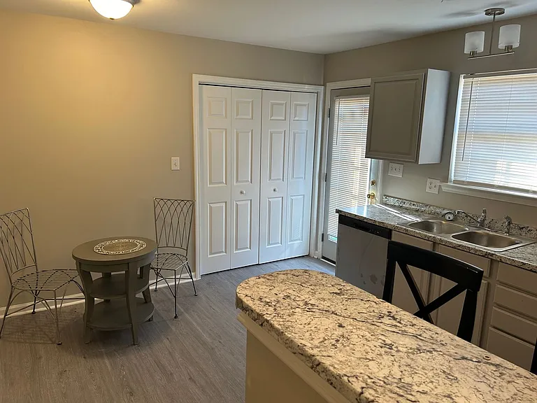 907 Rucker Cliff Dr — Photo 9