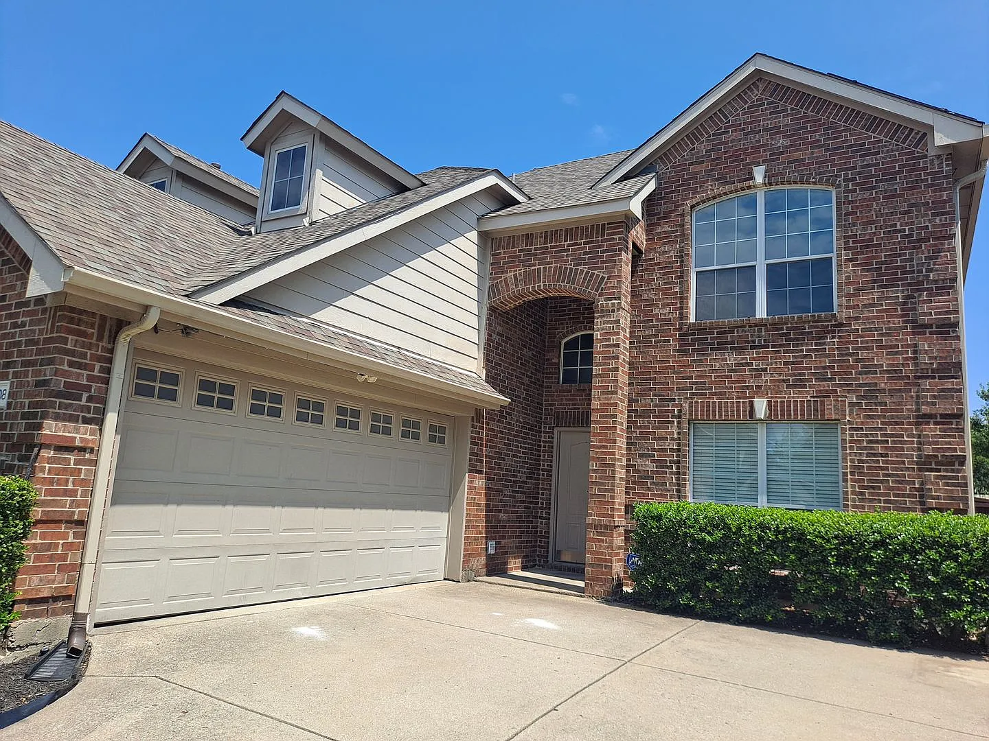 Beautiful 2 Story 4/3.5/2 in Frisco ISD — Photo 2
