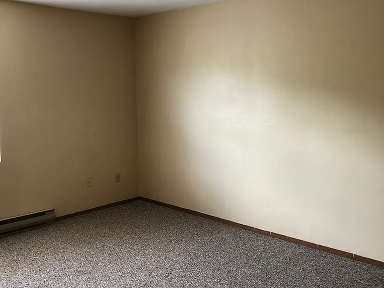 469 Glendale Dr — Photo 13