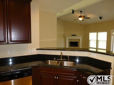 5th image of 2586 Halleck Ln #V