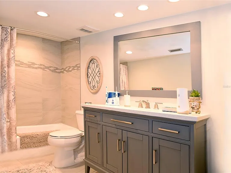 4900 Brittany Dr S #811 — Photo 21