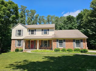 800 Ravine Terrace Dr, Rochester, MI 48307