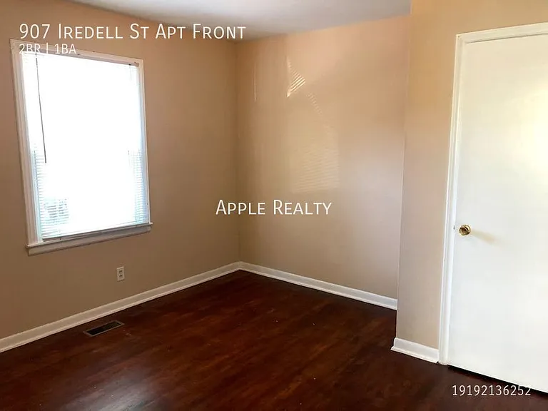907 Iredell St — Photo 5