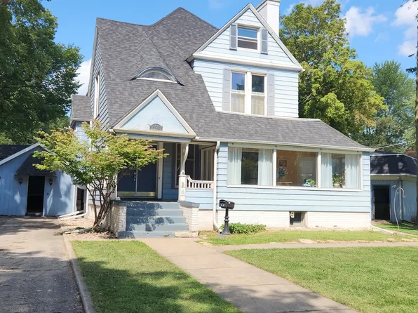 902 W 3rd St, Sterling, IL 61081