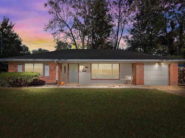 8 Hazelwood Ct, Hazelwood, MO 63042