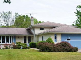 5817 Dorothy Dr, North Olmsted, OH 44070