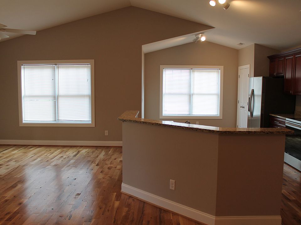 1st image of 206 Morris Ln