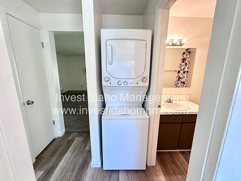 3970 Glenn — Photo 13