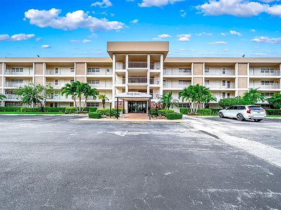 2nd image of 2651 S Palm Aire Dr APT 105
