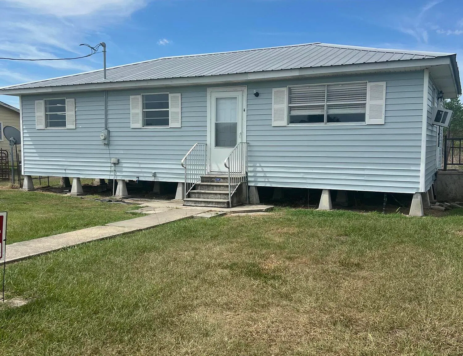 3 bed, 880 sqft, $950 — Photo 1