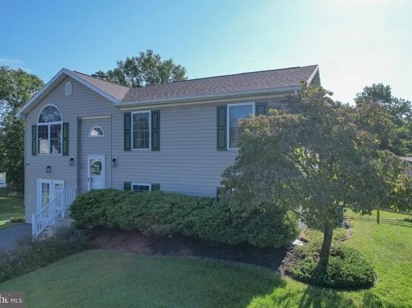 84 Founders Ct, Martinsburg, WV 25405