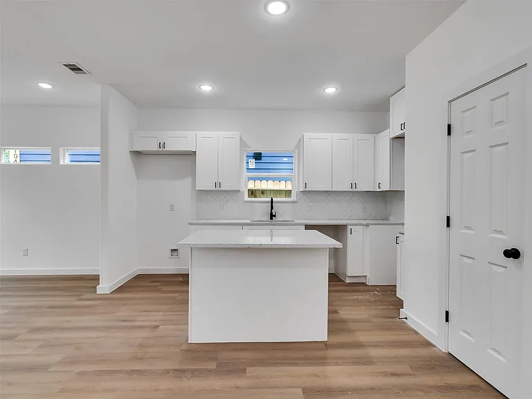 8102 Crestview #B — Photo 6
