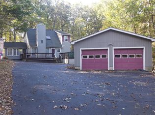 157 White Tail Cir, Hawley, PA 18428