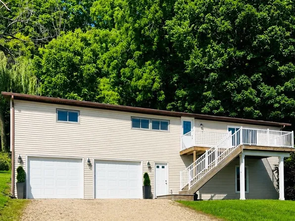 903 Stone St, Bellevue, IA 52031