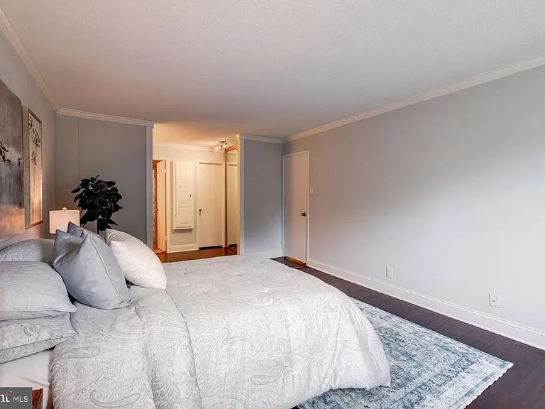 203 Yoakum Pkwy #821 — Photo 1