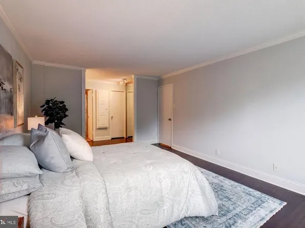 203 Yoakum Pkwy, Alexandria, VA