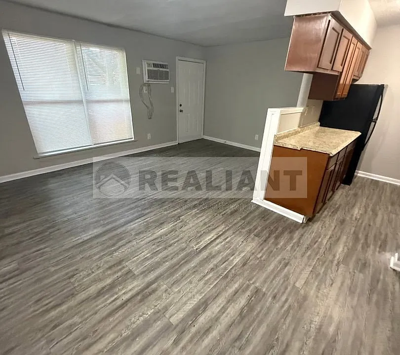 2021 Cambridge Dr