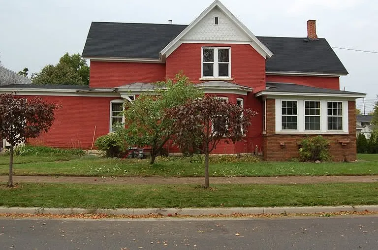 1631 Johnson St — Photo 2