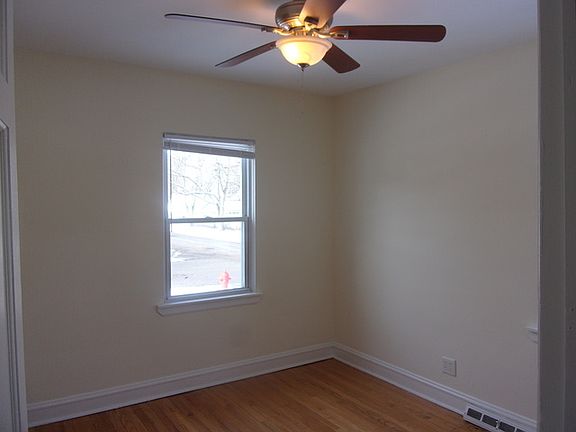 5th image of 18101 Oakwood Ave