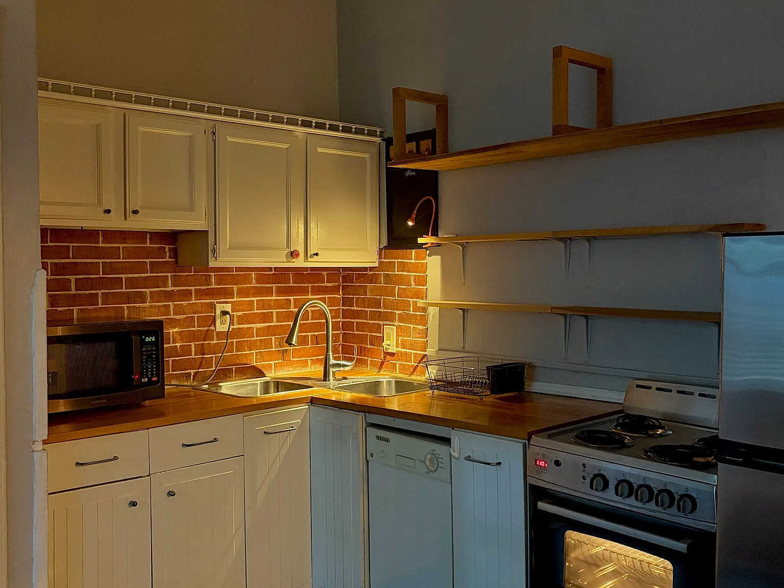 Studio, 550 sqft, $1,150 — Photo 2