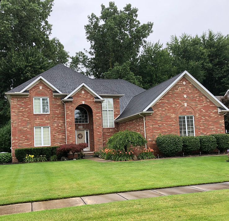 1st image of 300 Rosewood Dr