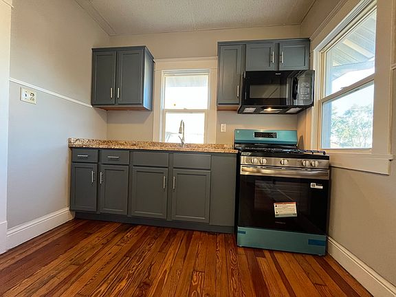 4th image of 693 E Bluff St
