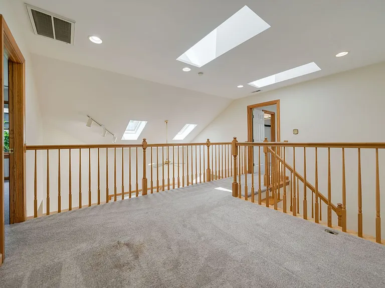 205 Columbia Pl W — Photo 8