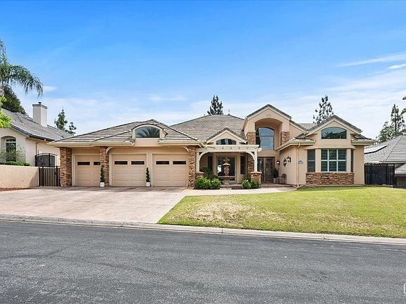 3rd image of 15507 Casa Club Dr