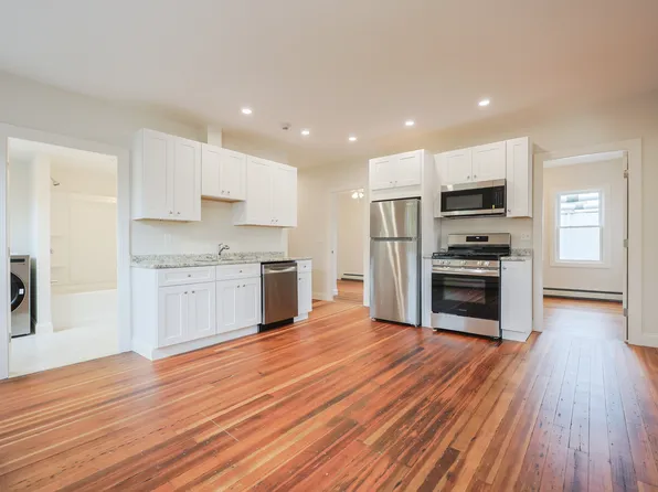 529 Wood St APT 2, Bristol, RI 02809