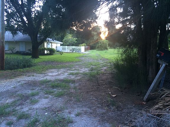 Private Drive Entrance