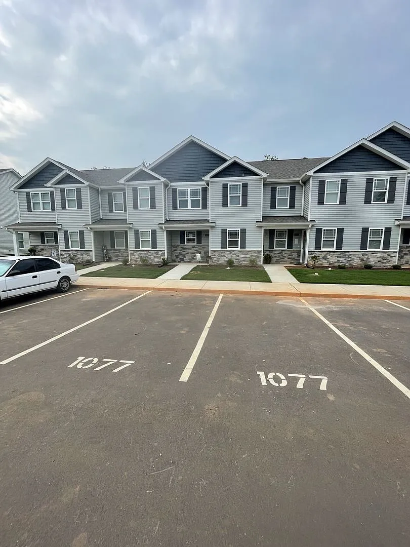 3 Bd 2.5 Ba — Photo 3