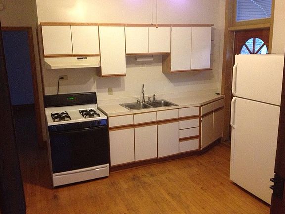 2nd image of 2228 W Augusta Blvd #2R