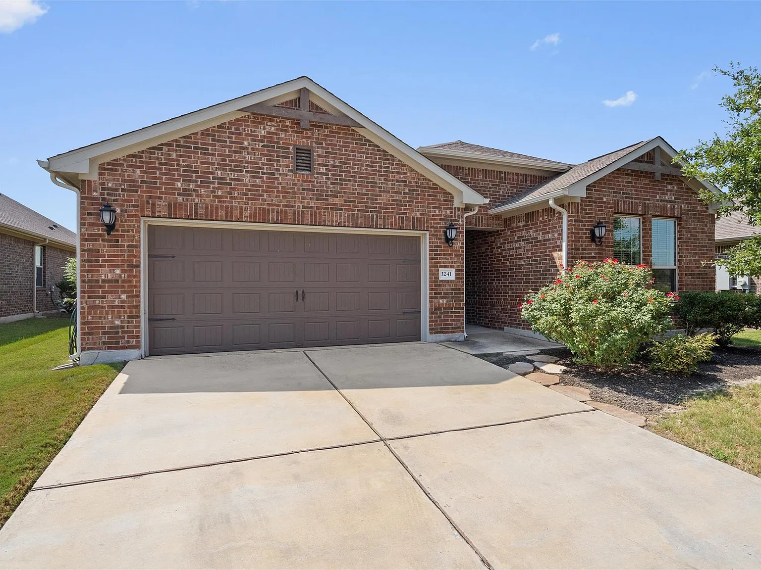 3 bed, 2.0 bath, 2295 sqft, $2,650 — Photo 1