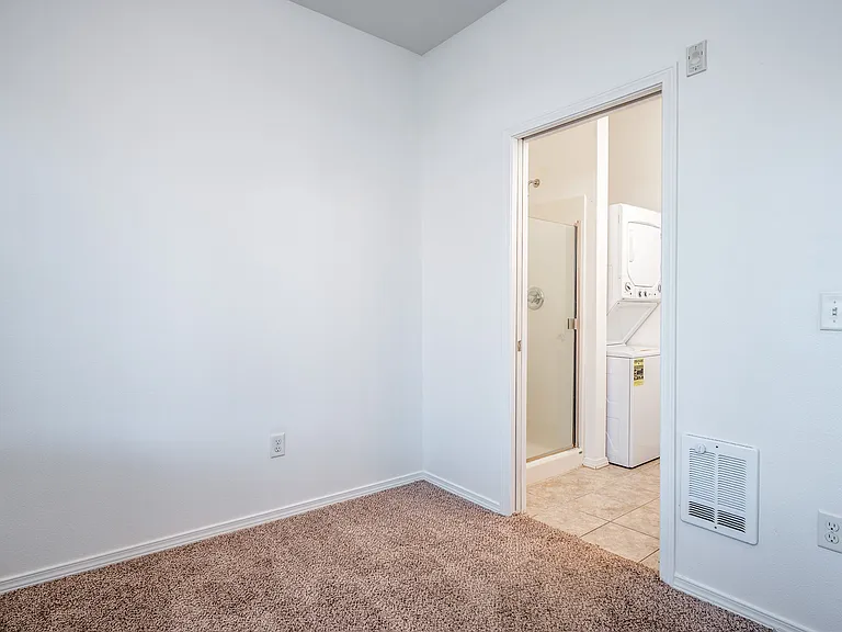 455 NE 24th Ave — Photo 38