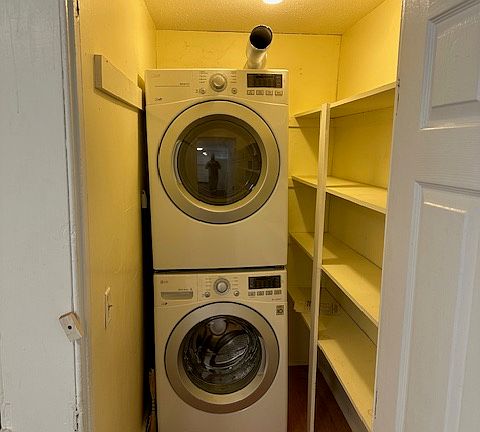 4th image of 14 E Main St #14A