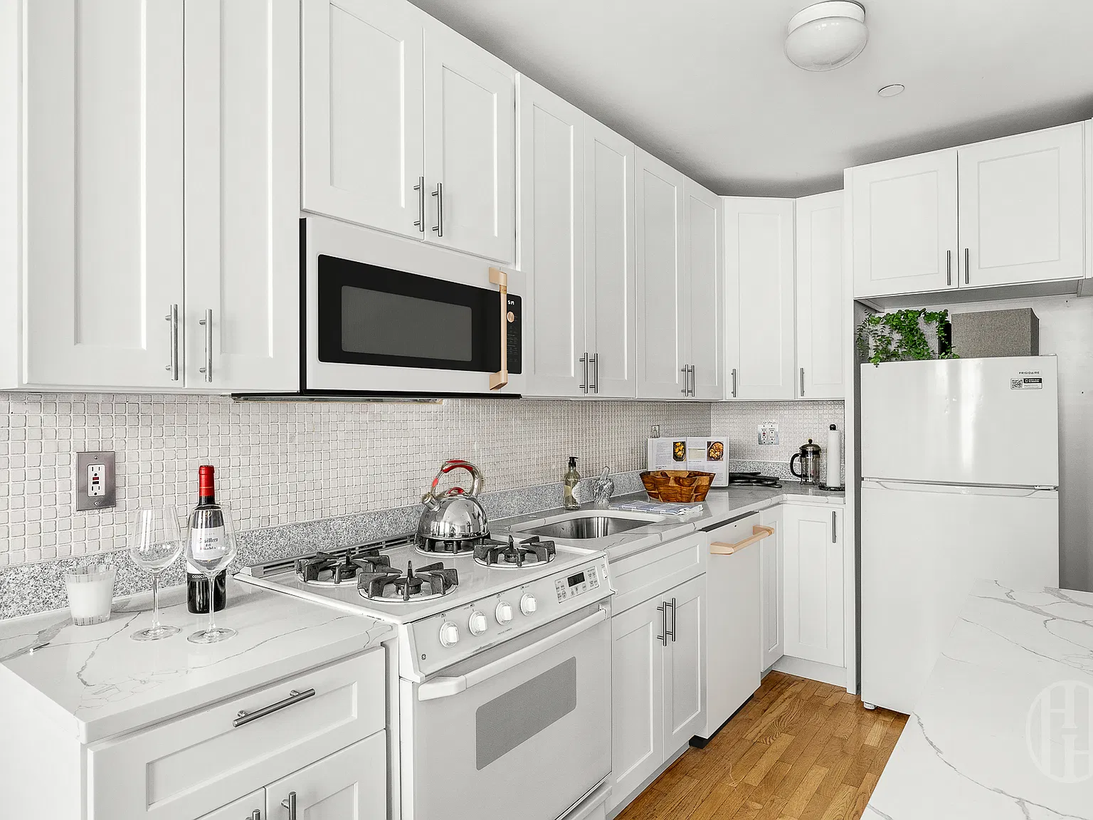 407 East 12th Street — Photo 4