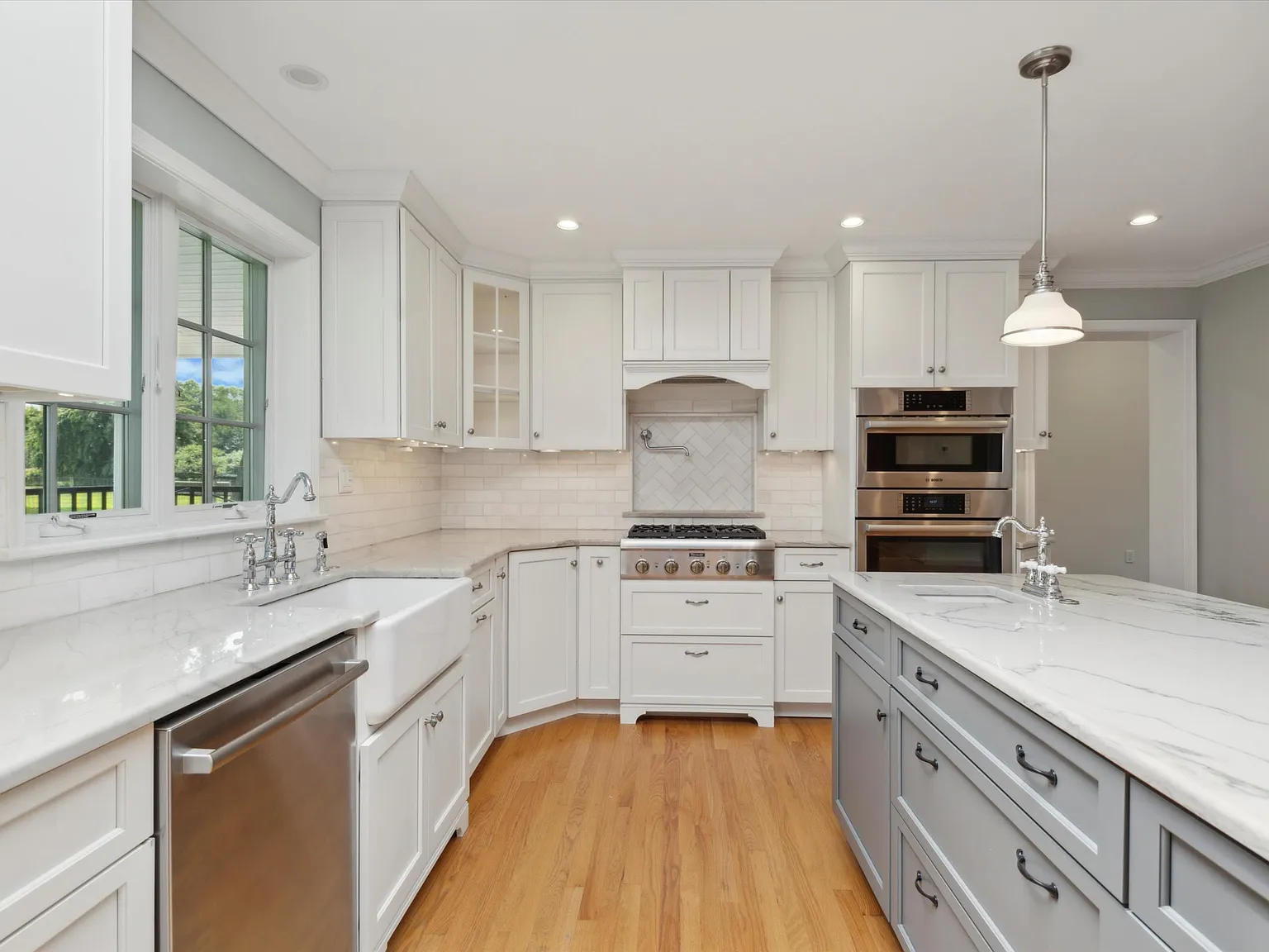 4 bed, 2046 sqft, $4,300 — Photo 2