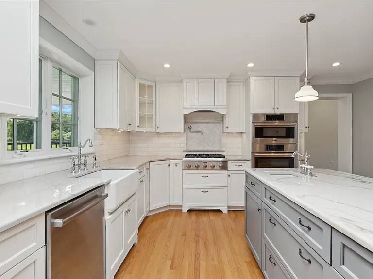 432 Webb Rd — Photo 2