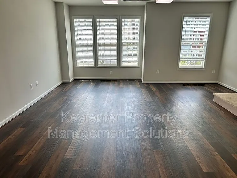 213 Willowshire Ct — Photo 12