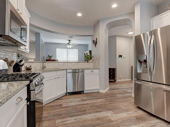 2nd image of 9431 Red Stable