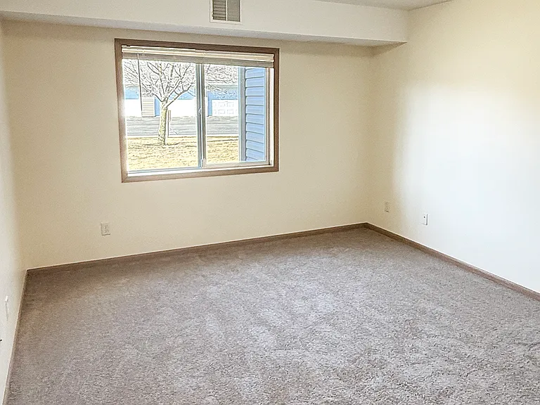 532 6th St SW #102 — Photo 11