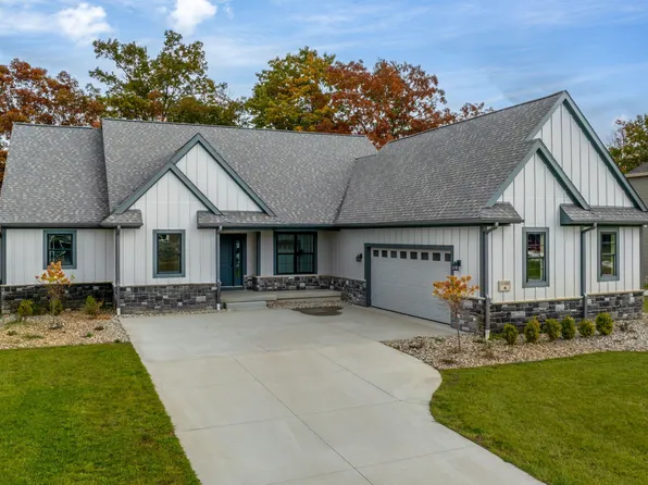 11300 Killarney Dr, Stanwood, MI 49346