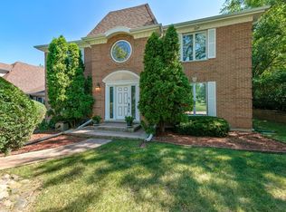 49 Cambridge Dr, Oak Brook, IL 60523