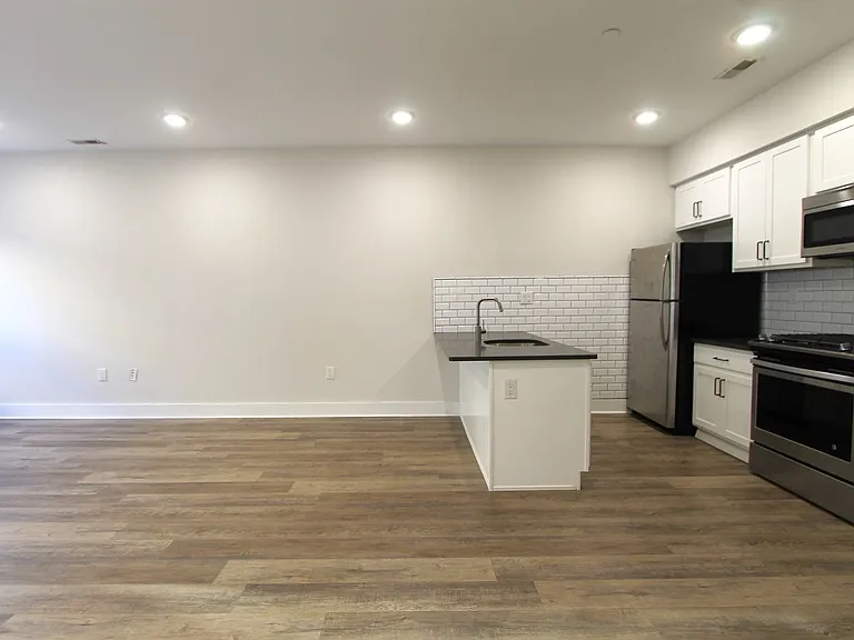 East Main Manayunk Apartments — Photo 78