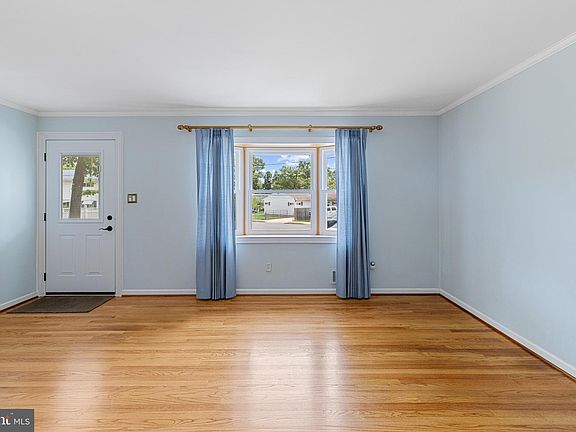 2nd image of 507 Anthony Ct