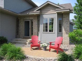 611 Overlook Dr, Buffalo, MN 55313