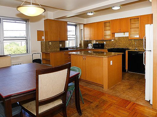 1st image of 550 Grand St APT J5b
