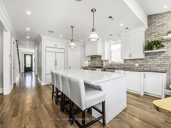 4th image of 30 Broadleaf Rd