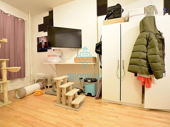 3rd image of 774 Franklin Ave APT 2A